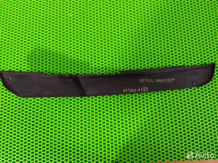 Спойлер (брызговик) бампера передний правый Land