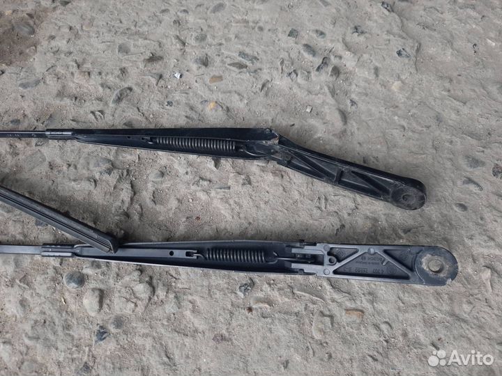 Поводок стеклоочистителя Volkswagen Golf 5 2007