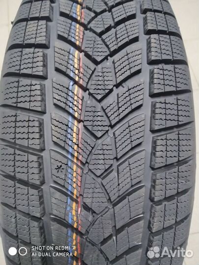 Goodyear UltraGrip Performance+ 295/35 R21