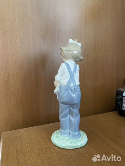 Lladro Nao статуэтка Девочка с куклой