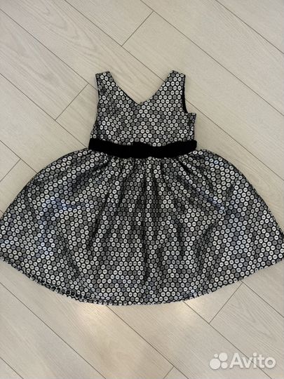 Нарядное платье для девочки р110