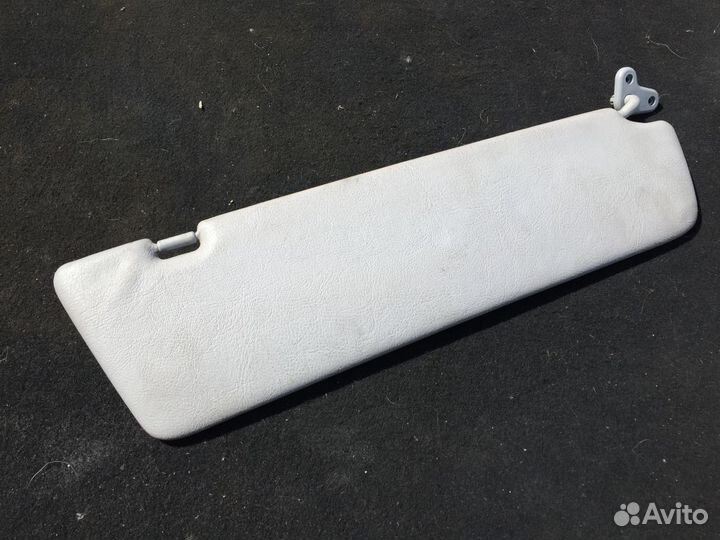 Козырек правый