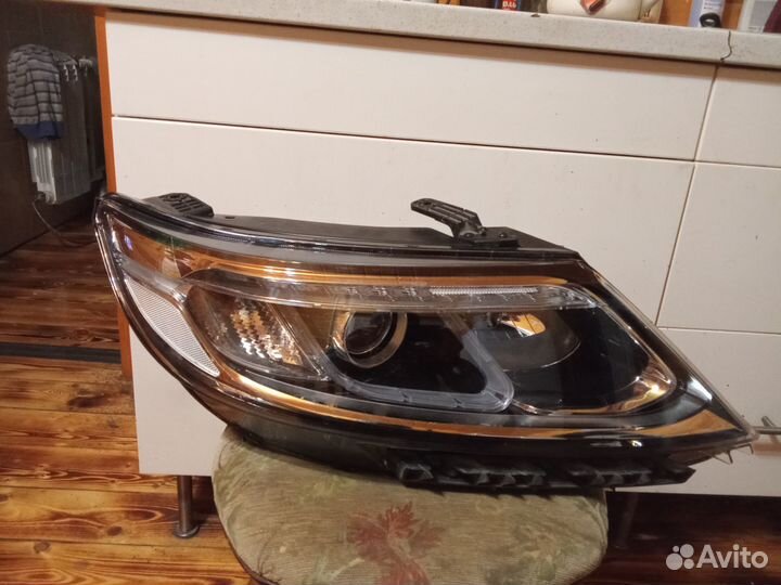 Фара правая ксенон соренто с12 по 21 г 92102-2Р700