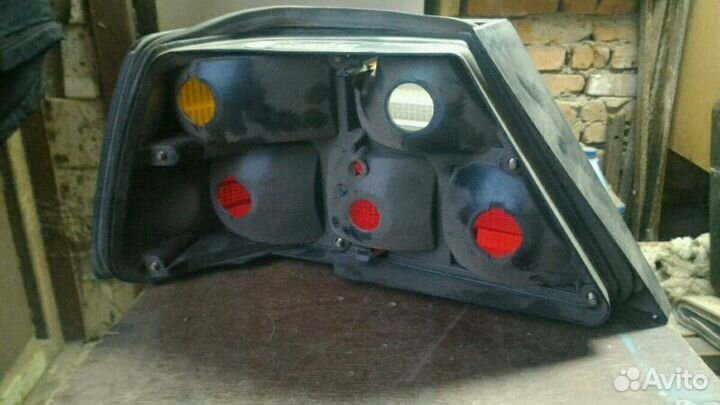 Задняя правая фара на Mercedes E230