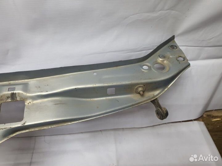 Рамка радиатора (телевизор ) Renault Symbol 2004