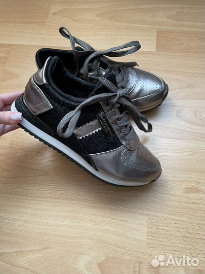 Кроссовки женские