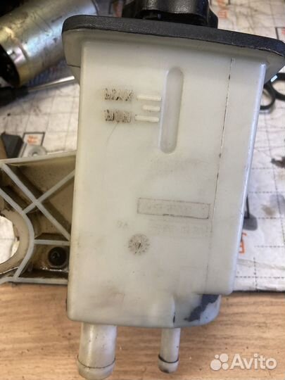 Бачок гур Jaguar S-type