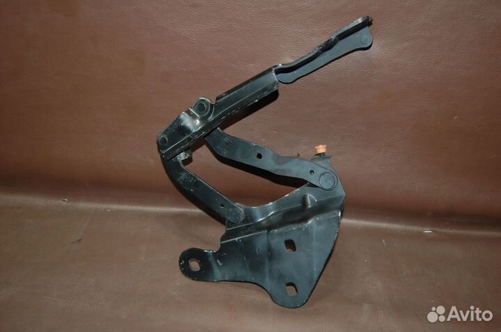 Петля капота правая - BMW X1 E84 (2009-15гг)