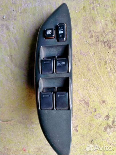 Блок упр. стеклоподьемниками Toyota Vitz 2001