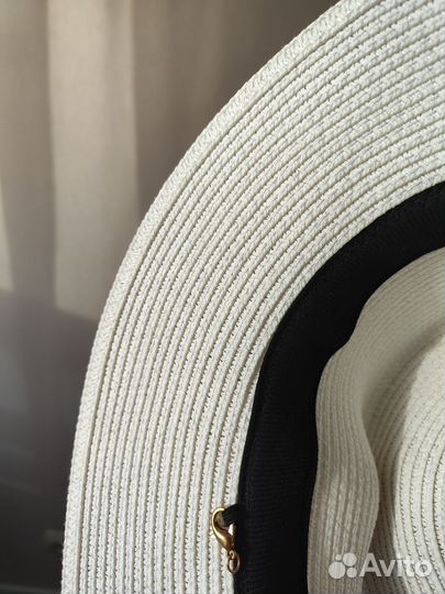 Женская шляпа классическая стильная белая