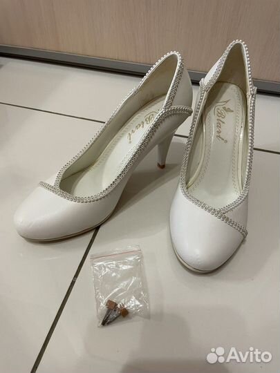 Туфли женские белые
