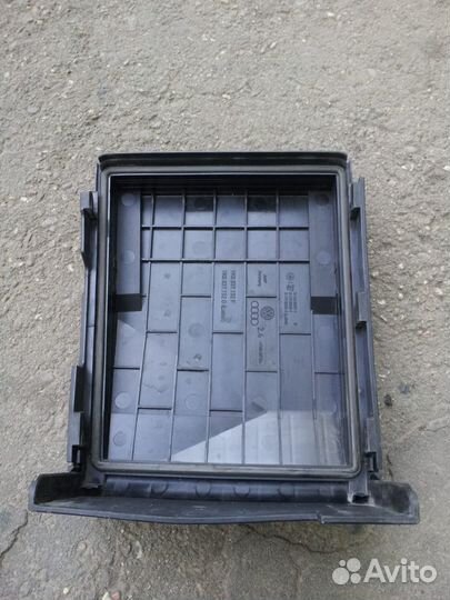 Крышка блока предохранителей Volkswagen Passat B6