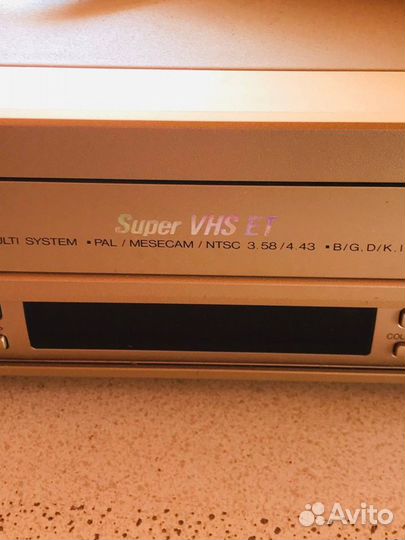 SO-VHS/VHS Видеомагнитофон JVC HR-S8955EE