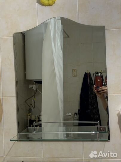 Зеркало в ванную с полочкой