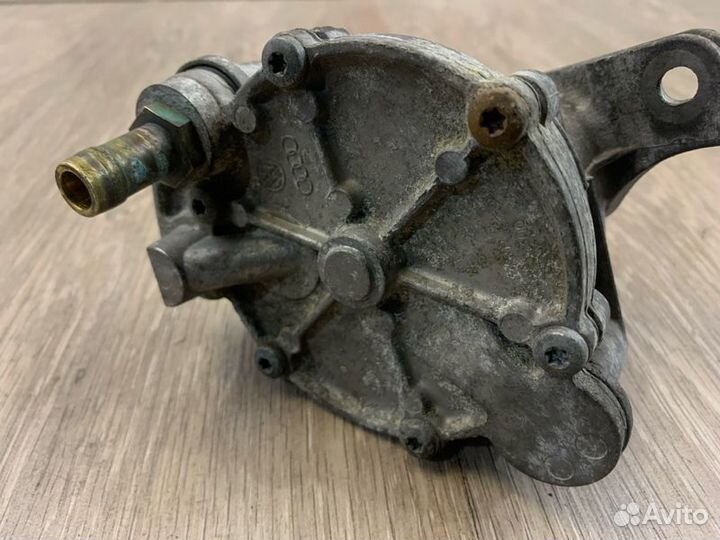 Насос ваккумный Volkswagen Crafter 2.5 cebb 2009