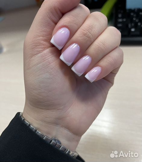 Модель на маникюр