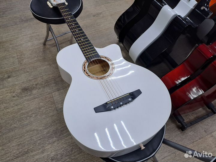 Гитара акустическая белая с металлическими струн