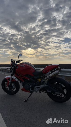 Ducati Monster 696
