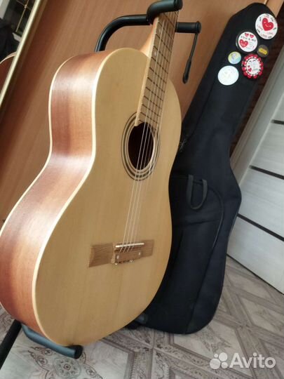 Акустическая гитара