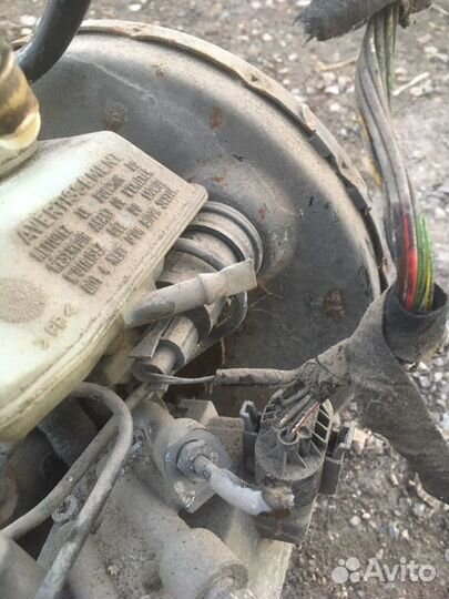 Вакуумный усилитель тормозов с главным тормозным ц