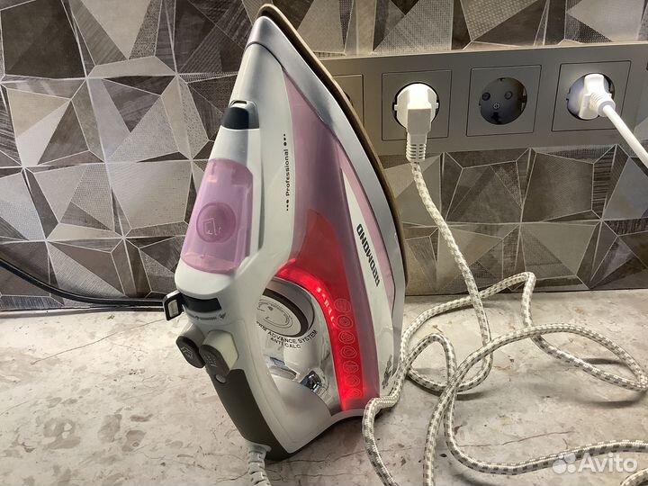 Утюг Redmond Ri-d235