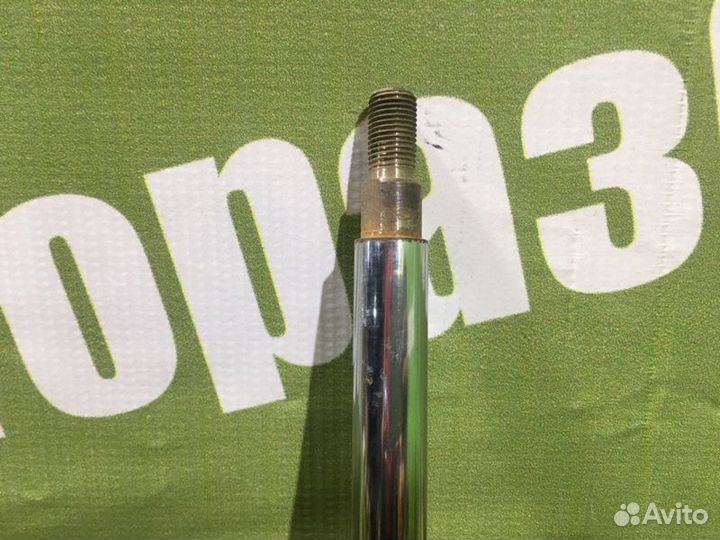 Стойка подвески передняя правая Nissan Bluebird