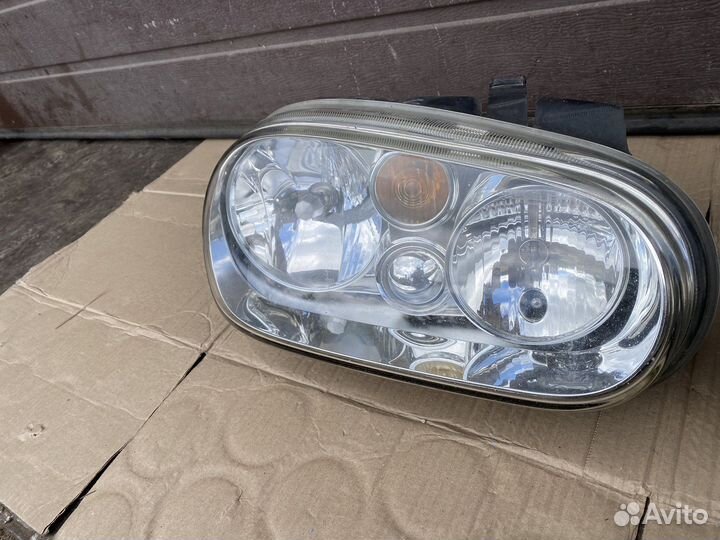 Фары Volkswagen Golf 4