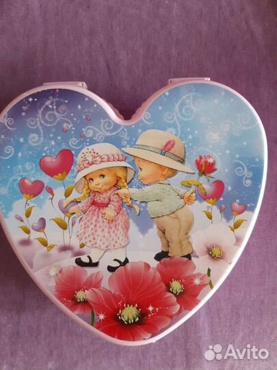 Шкатулка с сувенирами