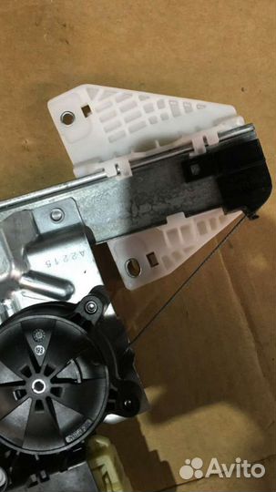 Моторчик стеклоподъемника задний правый Ford Escap