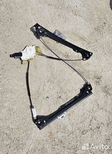 Стеклоподъемник левый BMW E92