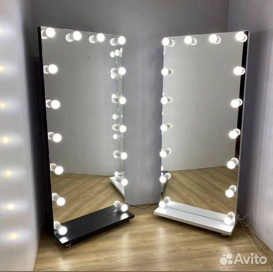 Гримерное зеркало с лампочками