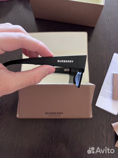 Солнцезащитные очки burberry