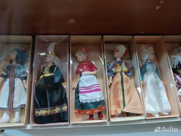 Коллекция фарфоровых кукол