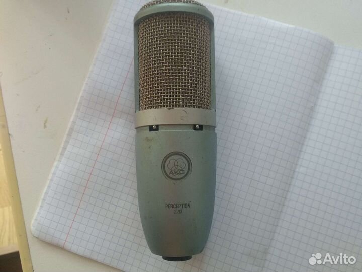 Студийный микрофон akg p220