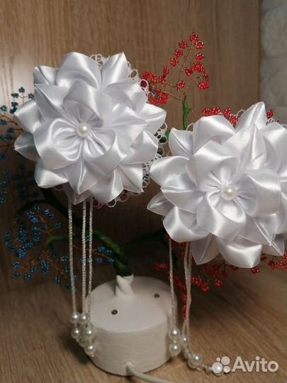 Белые банты