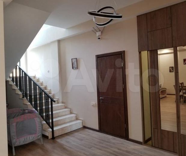 Дом 274 м² на участке 6 сот.