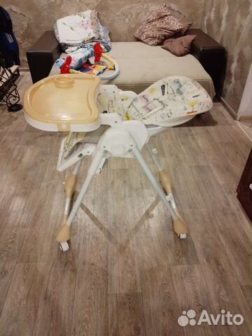 Два стульчика для кормления