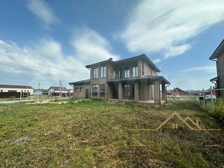 Коттедж 202,6 м² на участке 8,6 сот.