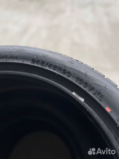 Sonix WinterXPro 999 245/45 R20