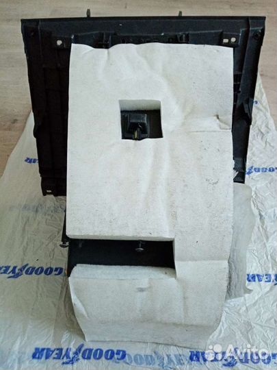 Бардачок Nissan Tiida C11 HR16DE 2012