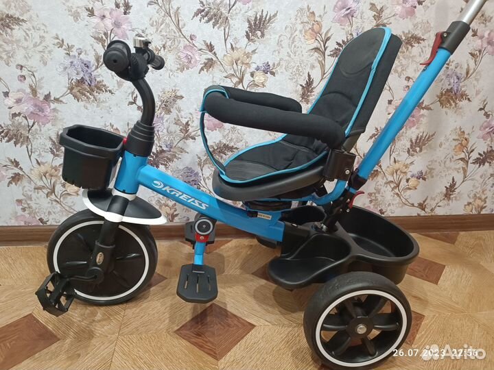 Трехколесный велосипед с ручкой