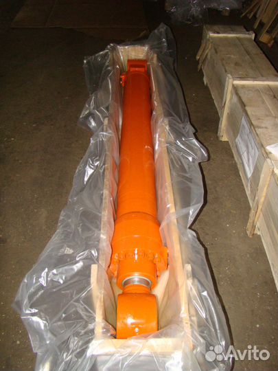 Гидроцилиндр ковша Hitachi ZX330, 4643260