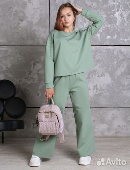 Костюм женский спортивный