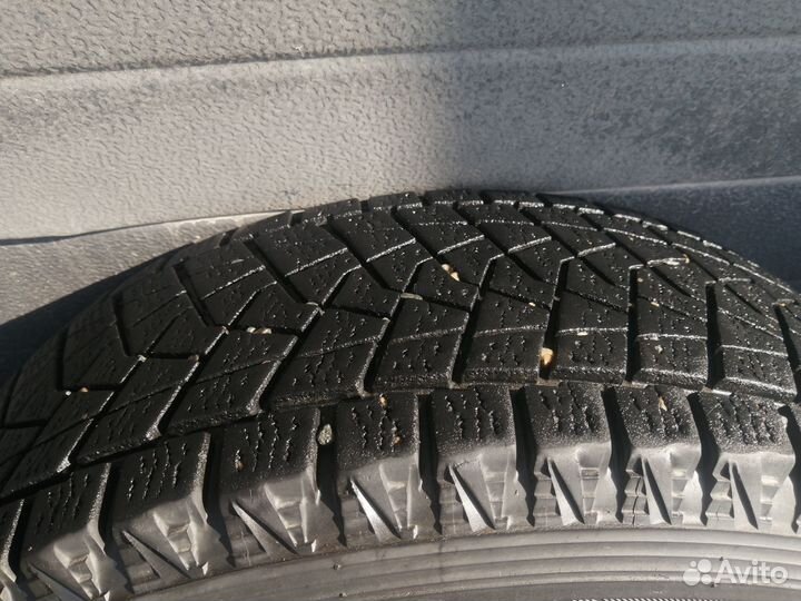 Bridgestone Blizzak DM-Z3 215/65 R16