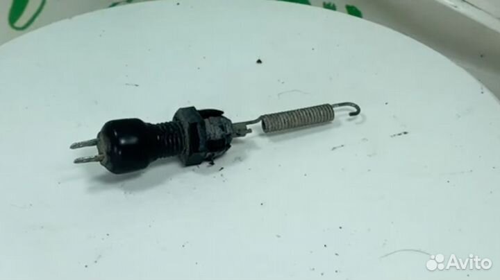 Концевик заднего тормоза Suzuki GSF1200 37740-24A0