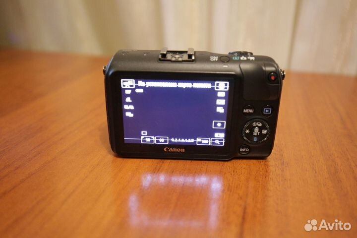 Камера Canon EOS M