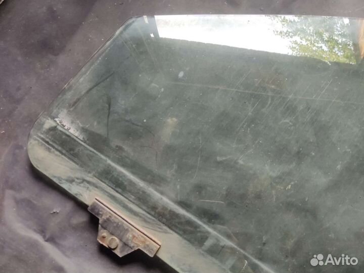 Стекло переднее левое Dodge Caravan 4