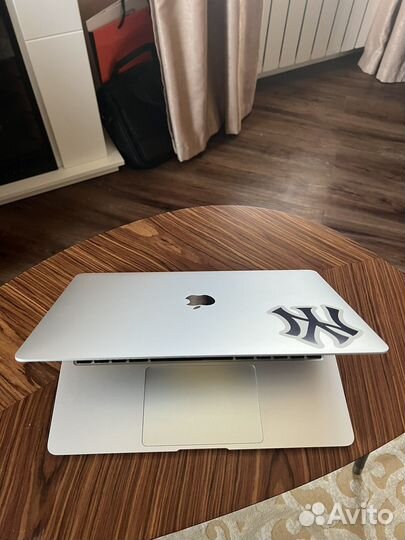 Apple MacBook air 2020 i3 256