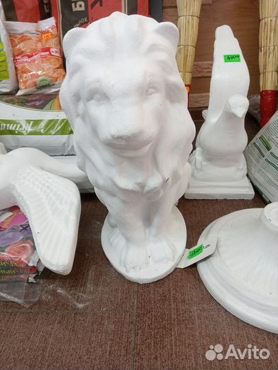 Садовый декор,следы великана,голубь,лев,кашпо