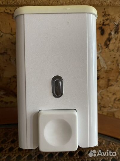 Диспенсер для жидкого мыла